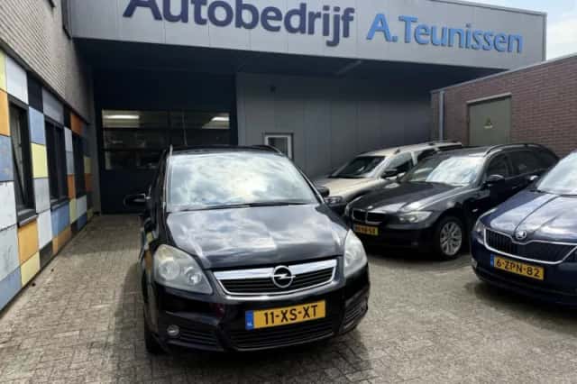 Opel Zafira (2007) thumbnail 3