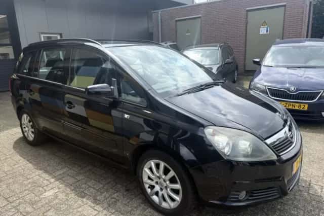 Opel Zafira (2007) thumbnail 4