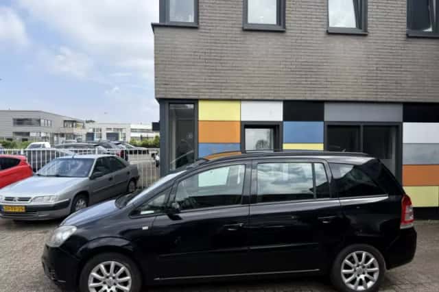 Opel Zafira (2007) thumbnail 5