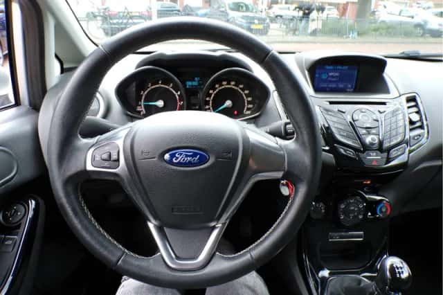 Ford Fiesta (2016) thumbnail 14