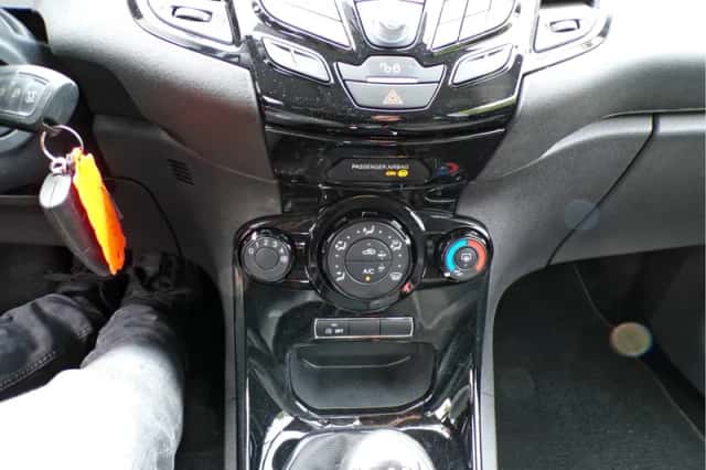Ford Fiesta (2016) thumbnail 17