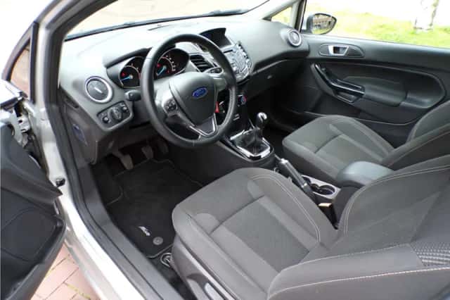 Ford Fiesta (2016) thumbnail 3