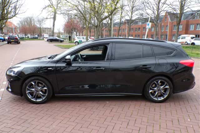 Ford Focus (2019) thumbnail 2
