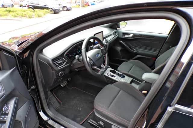Ford Focus (2019) thumbnail 3