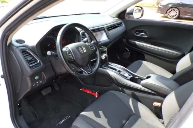 Honda HR-V (2018) thumbnail 3