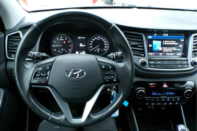 Hyundai Tucson (2015) thumbnail 17