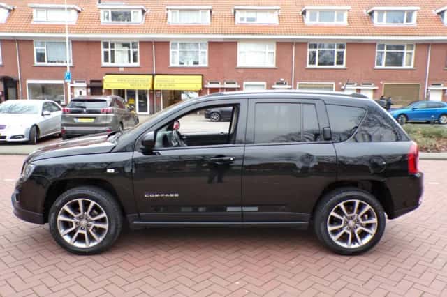 Jeep Compass (2016) thumbnail 2