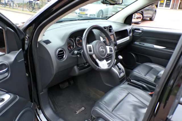 Jeep Compass (2016) thumbnail 3