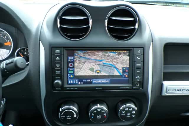 Jeep Compass (2016) thumbnail 27