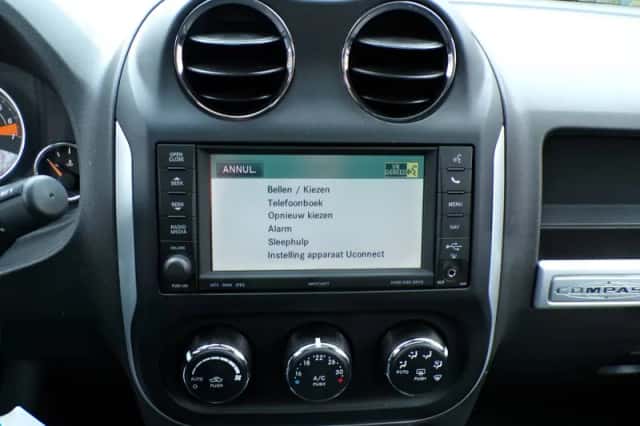 Jeep Compass (2016) thumbnail 28