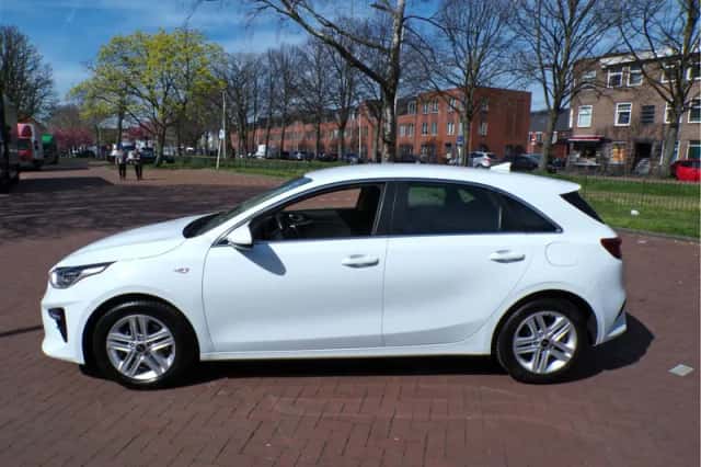 Kia Ceed (2020) thumbnail 2