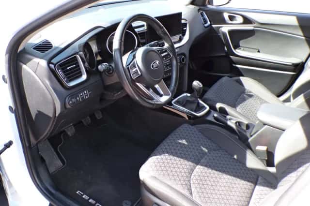 Kia Ceed (2020) thumbnail 3