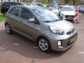 Kia Picanto (2015) thumbnail 6