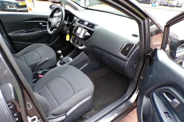Kia Rio (2016) thumbnail 13
