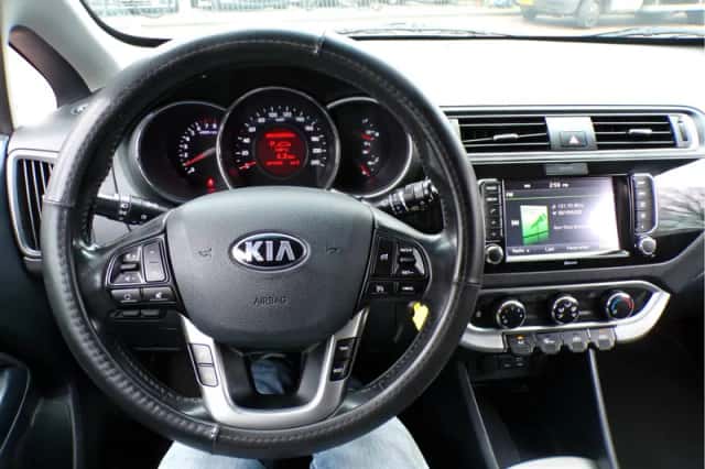 Kia Rio (2016) thumbnail 15