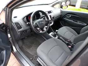 Kia Rio (2016) thumbnail 3
