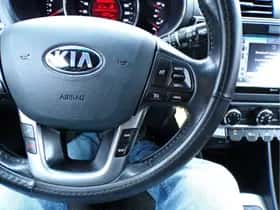 Kia Rio (2016) thumbnail 23