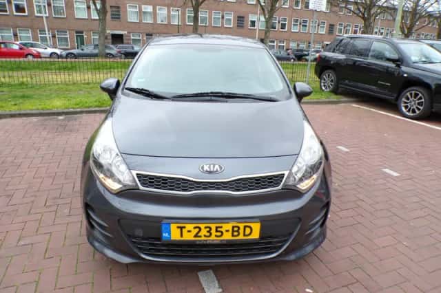 Kia Rio (2016) thumbnail 5
