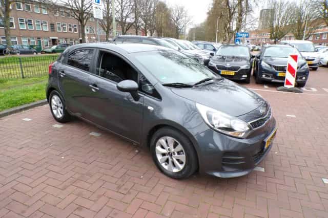 Kia Rio (2016) thumbnail 6