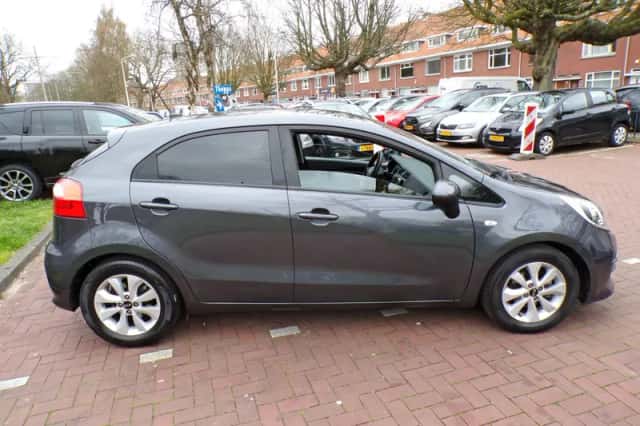 Kia Rio (2016) thumbnail 7