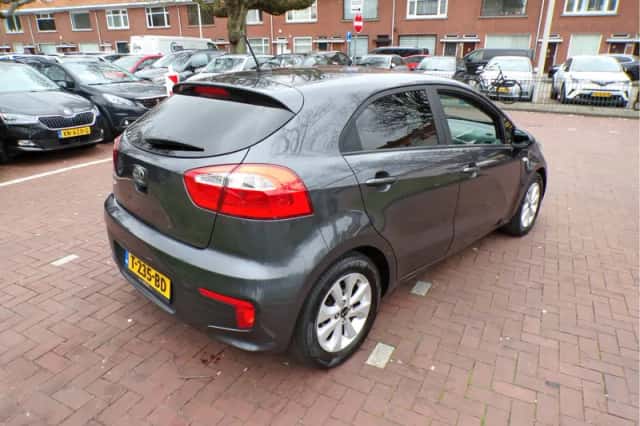 Kia Rio (2016) thumbnail 8