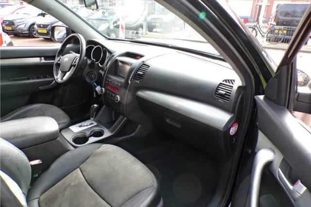 Kia Sorento (2011) thumbnail 13