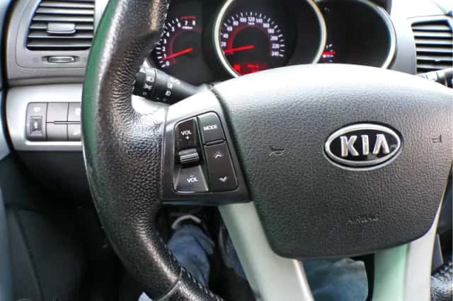 Kia Sorento (2011) thumbnail 18