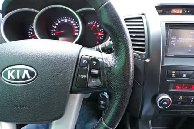 Kia Sorento (2011) thumbnail 19