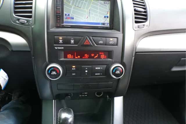 Kia Sorento (2011) thumbnail 20