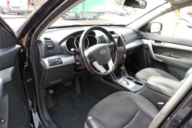 Kia Sorento (2011) thumbnail 3
