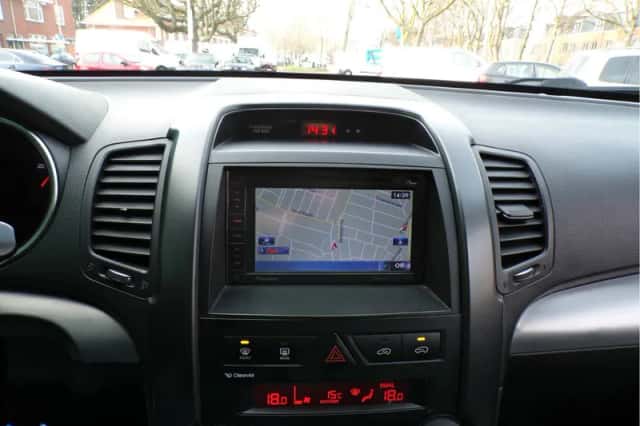 Kia Sorento (2011) thumbnail 21