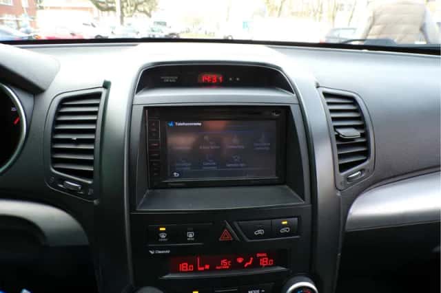 Kia Sorento (2011) thumbnail 22