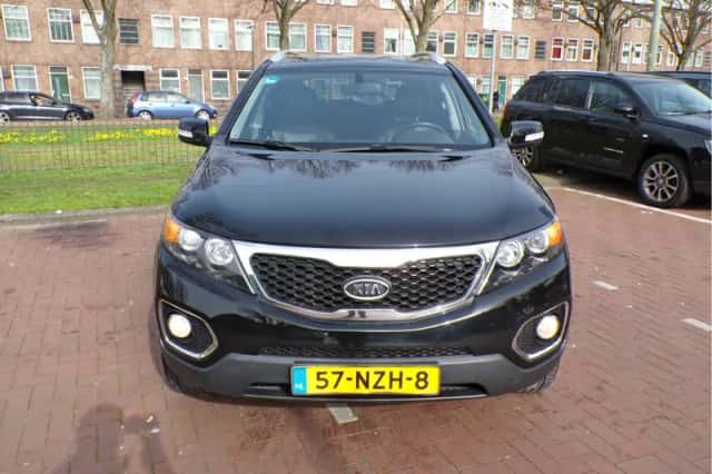 Kia Sorento (2011) thumbnail 4