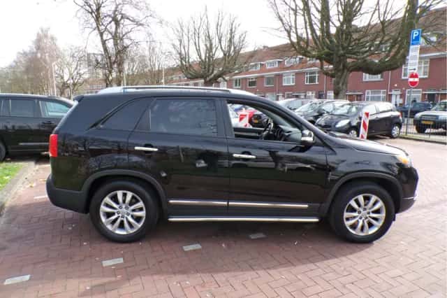 Kia Sorento (2011) thumbnail 6