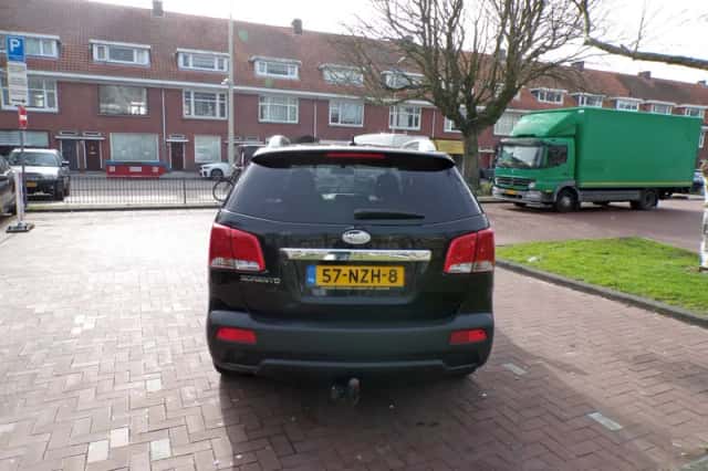 Kia Sorento (2011) thumbnail 8