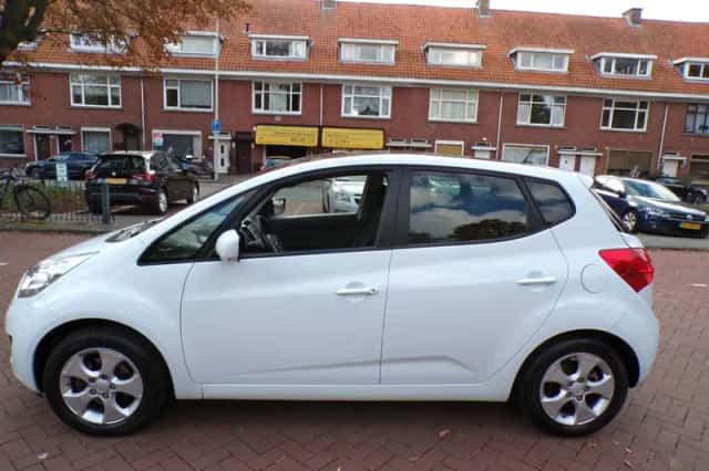 Kia Venga (2014) thumbnail 2
