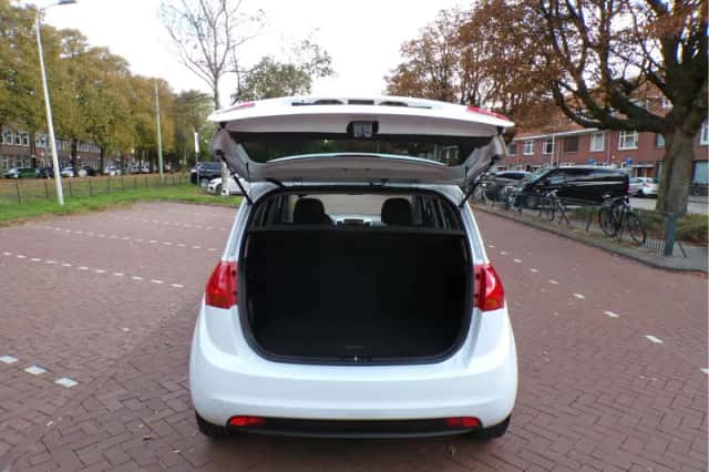 Kia Venga (2014) thumbnail 11