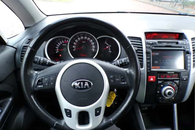 Kia Venga (2014) thumbnail 16