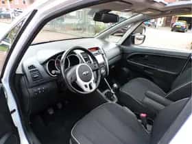 Kia Venga (2014) thumbnail 3