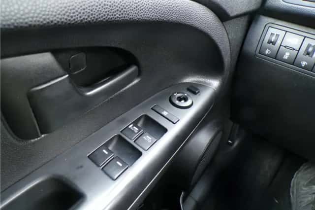 Kia Venga (2014) thumbnail 22