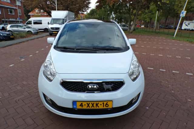 Kia Venga (2014) thumbnail 5