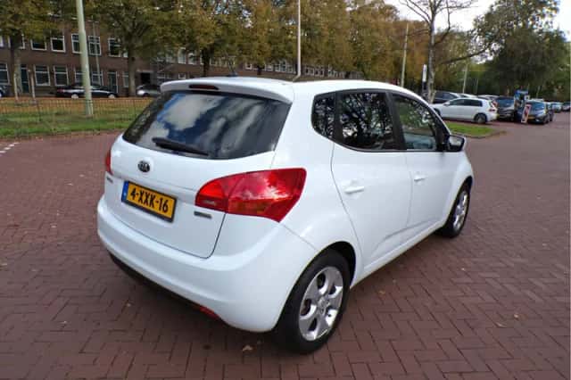 Kia Venga (2014) thumbnail 8