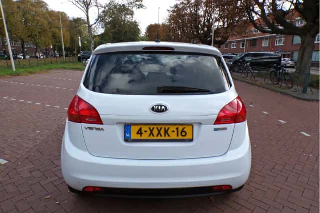 Kia Venga (2014) thumbnail 9