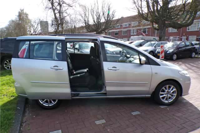 Mazda 5 (2009) thumbnail 15