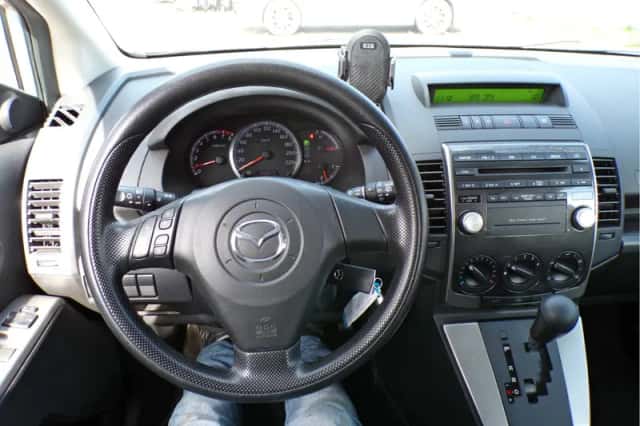 Mazda 5 (2009) thumbnail 17