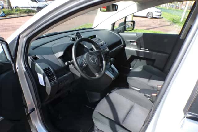 Mazda 5 (2009) thumbnail 3