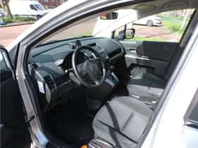 Mazda 5 (2009) thumbnail 3