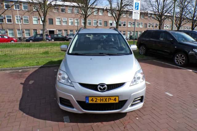 Mazda 5 (2009) thumbnail 5