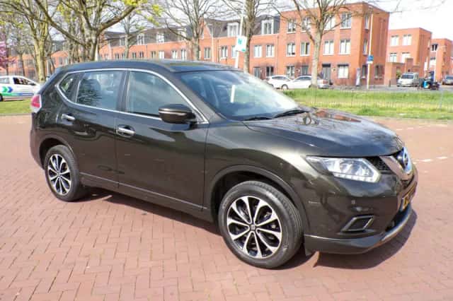 Nissan X-Trail (2016) thumbnail 6