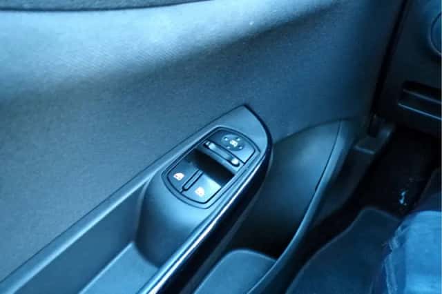 Opel Corsa (2017) thumbnail 17